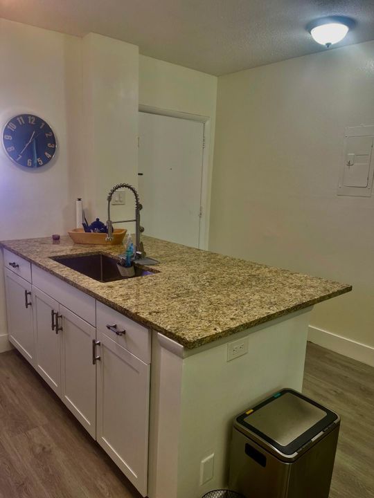 待售: $159,000 (2 贝兹, 1 浴室, 729 平方英尺)