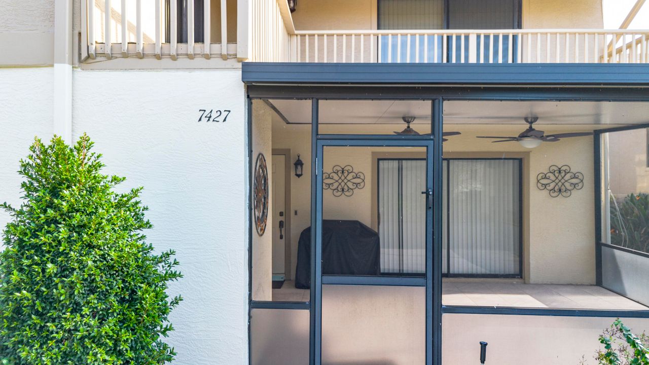 Activo con contrato: $215,000 (2 camas, 2 baños, 1384 Pies cuadrados)