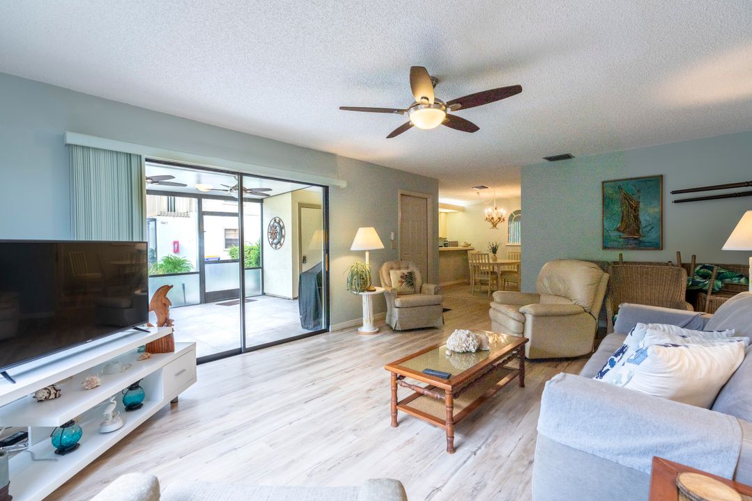 Activo con contrato: $215,000 (2 camas, 2 baños, 1384 Pies cuadrados)