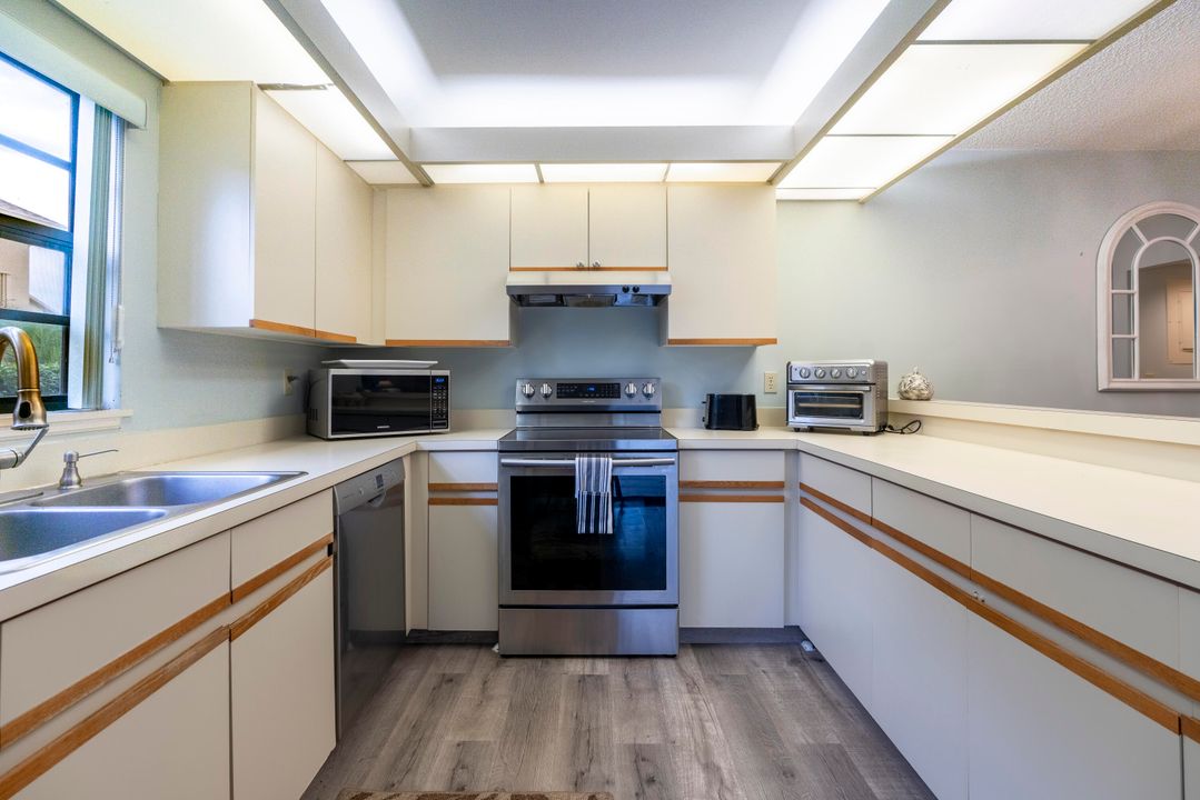 Activo con contrato: $215,000 (2 camas, 2 baños, 1384 Pies cuadrados)