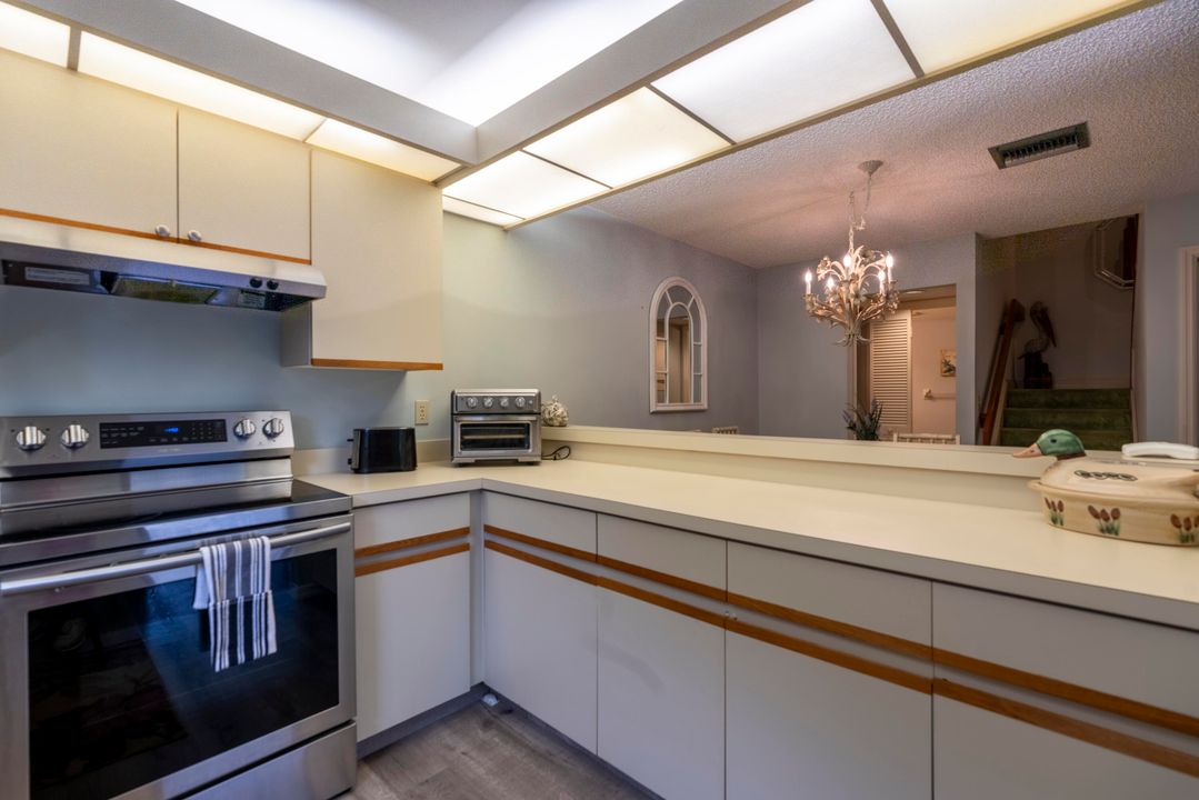 Activo con contrato: $215,000 (2 camas, 2 baños, 1384 Pies cuadrados)