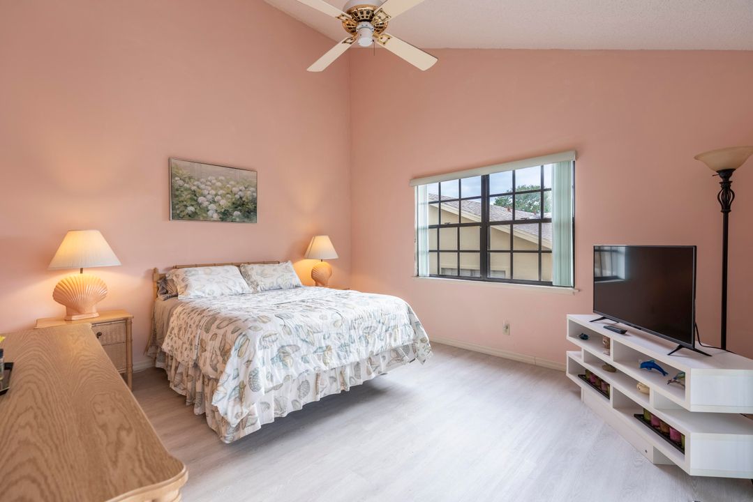 Activo con contrato: $215,000 (2 camas, 2 baños, 1384 Pies cuadrados)