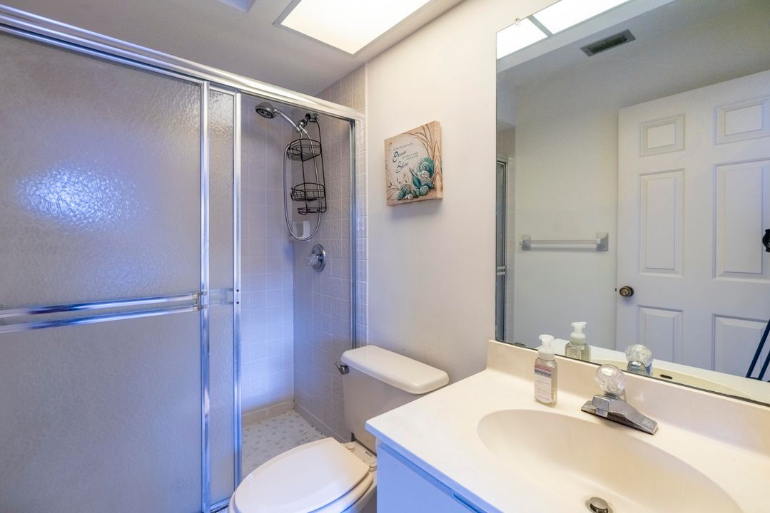 Activo con contrato: $215,000 (2 camas, 2 baños, 1384 Pies cuadrados)