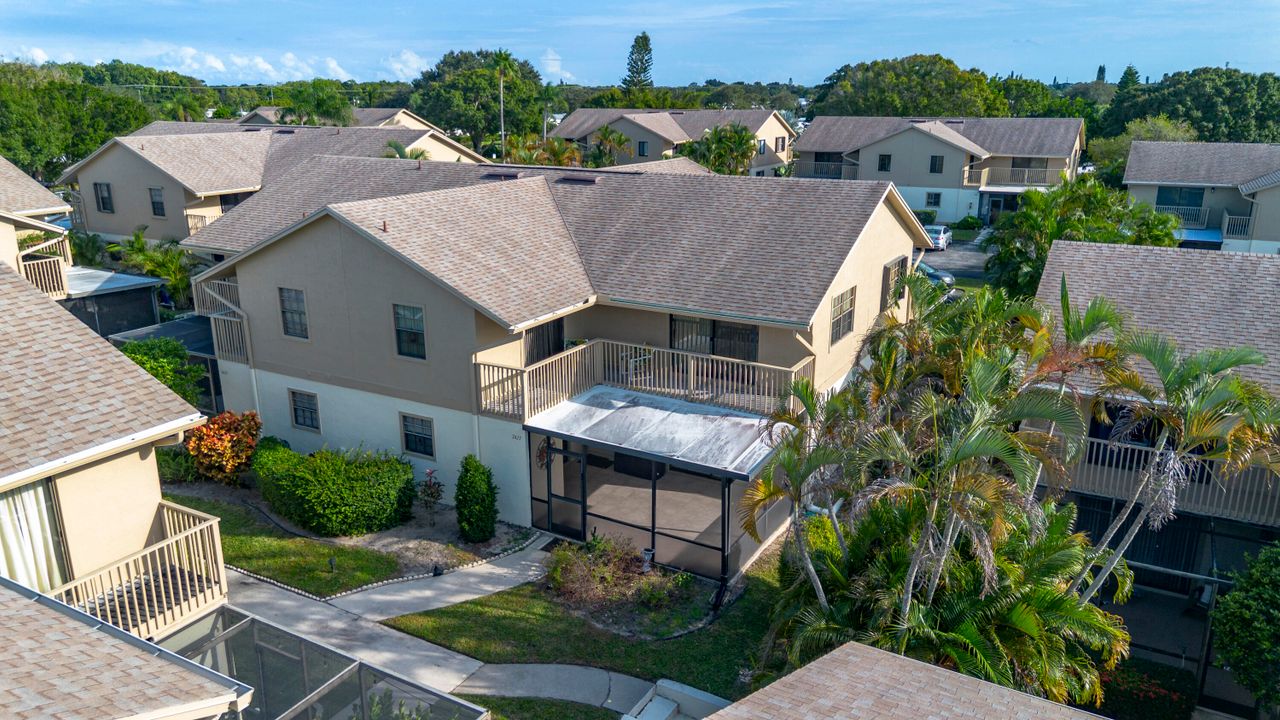 Activo con contrato: $215,000 (2 camas, 2 baños, 1384 Pies cuadrados)