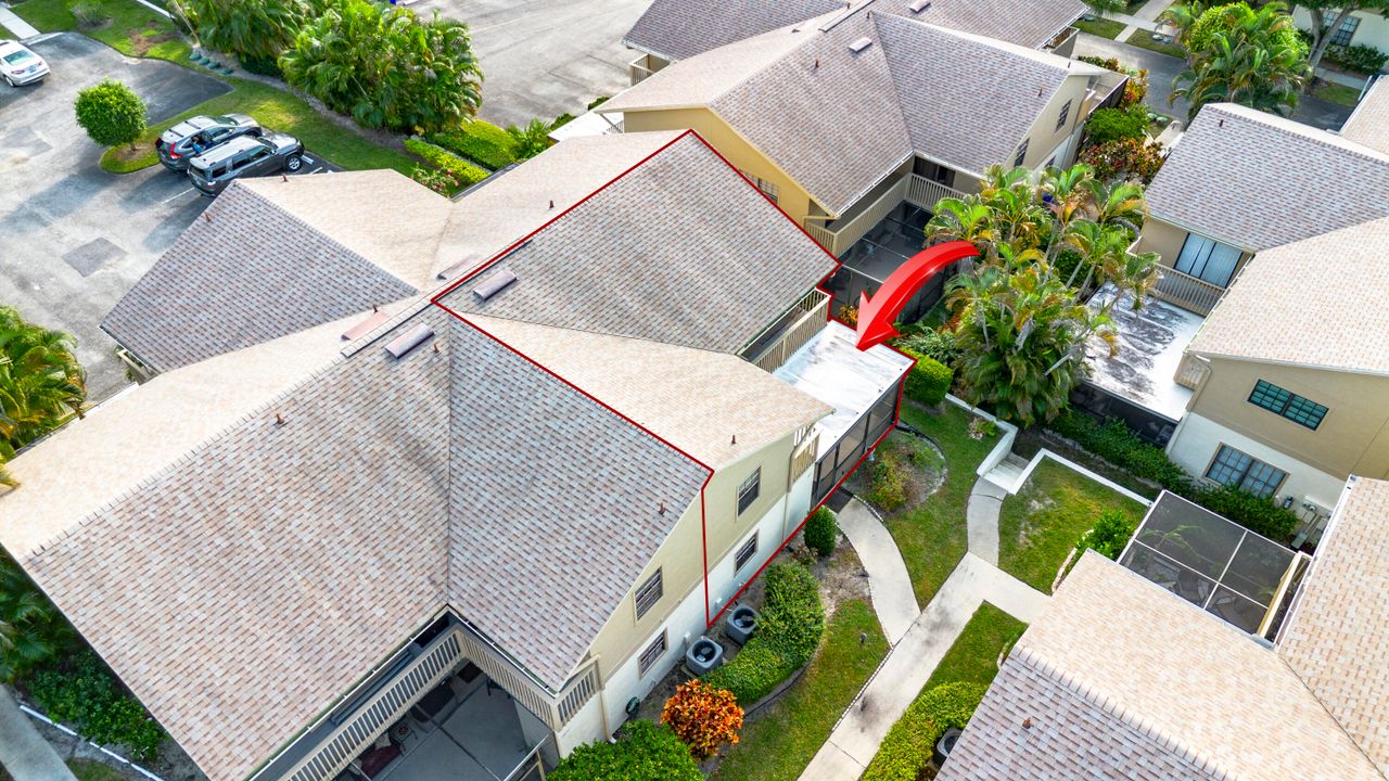 Activo con contrato: $215,000 (2 camas, 2 baños, 1384 Pies cuadrados)