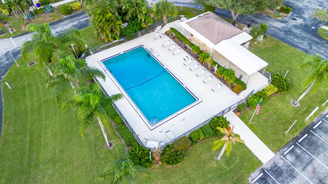 Activo con contrato: $215,000 (2 camas, 2 baños, 1384 Pies cuadrados)