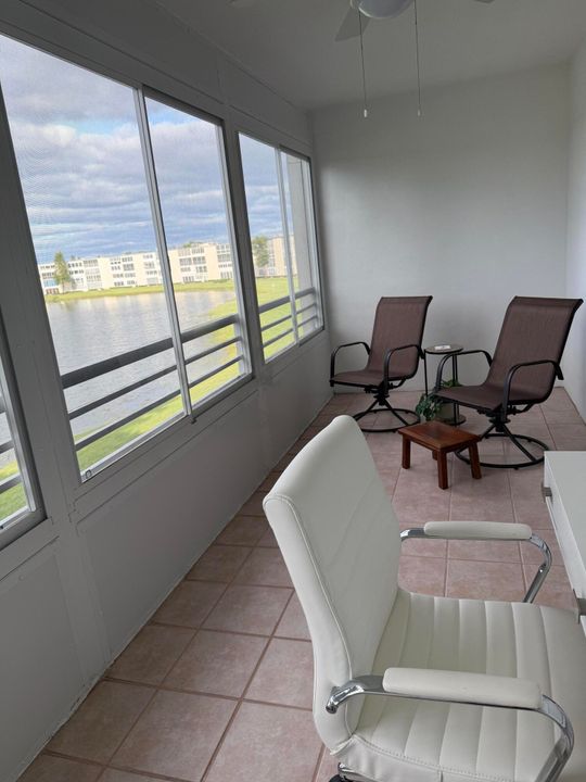 For Rent: $1,400 (1 beds, 1 baths, 738 Square Feet)