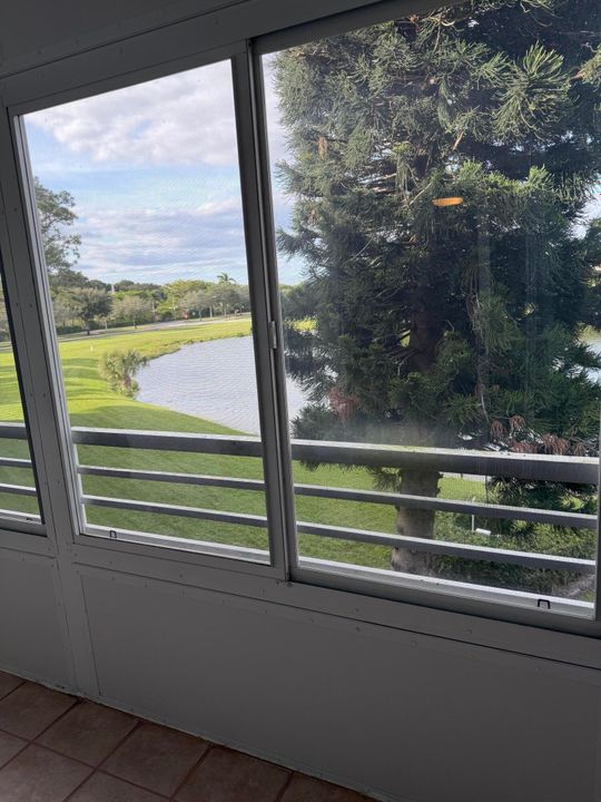 For Rent: $1,400 (1 beds, 1 baths, 738 Square Feet)