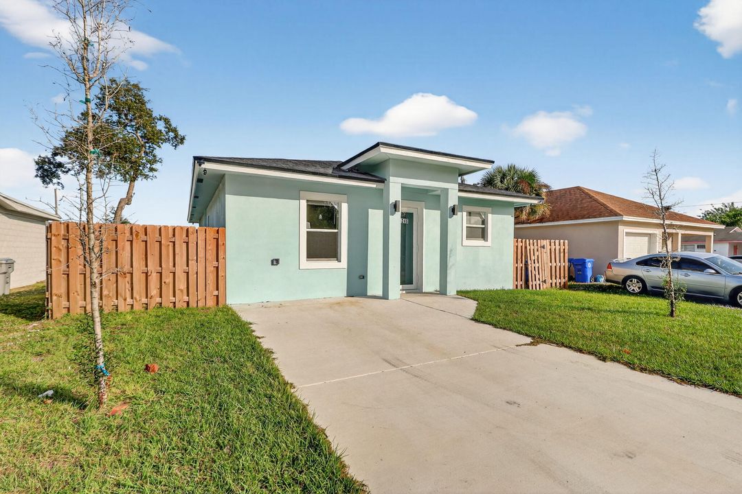 For Sale: $295,000 (3 beds, 2 baths, 1470 Square Feet)