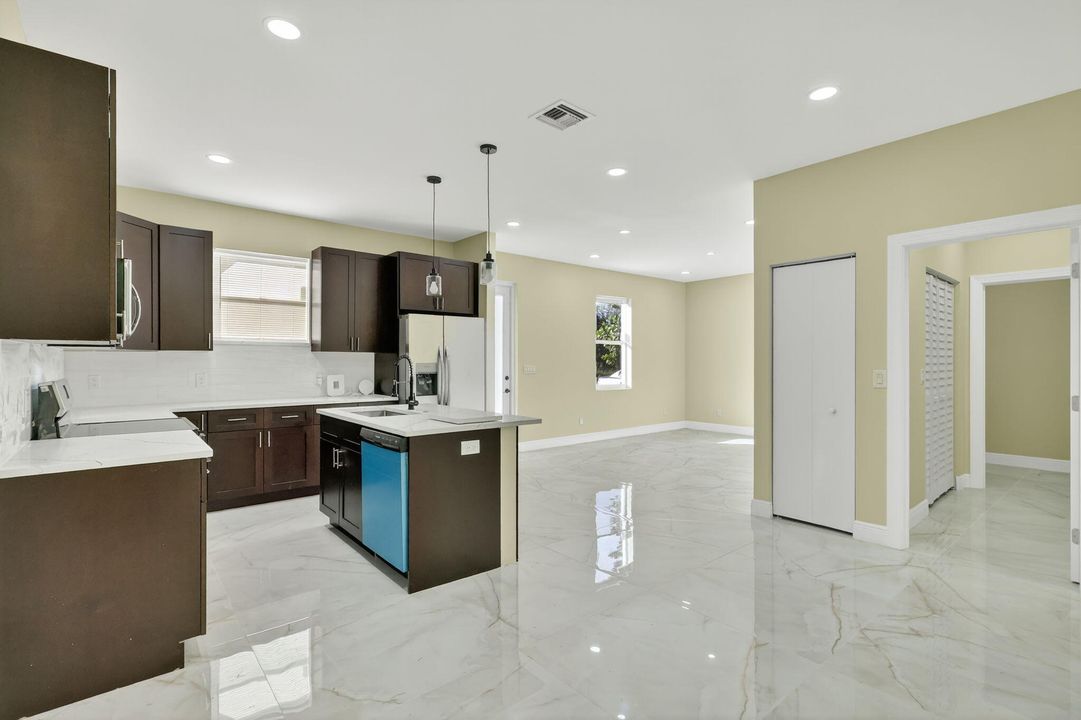 For Sale: $295,000 (3 beds, 2 baths, 1470 Square Feet)