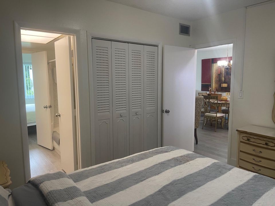 待售: $159,000 (2 贝兹, 1 浴室, 729 平方英尺)