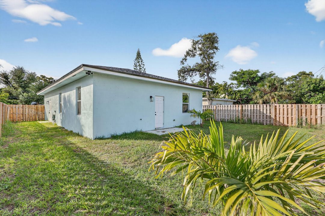 For Sale: $295,000 (3 beds, 2 baths, 1470 Square Feet)