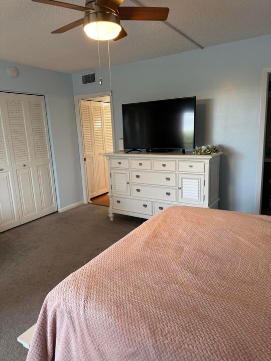 For Rent: $1,400 (1 beds, 1 baths, 738 Square Feet)