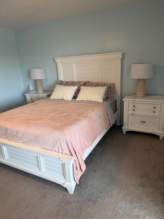 For Rent: $1,400 (1 beds, 1 baths, 738 Square Feet)