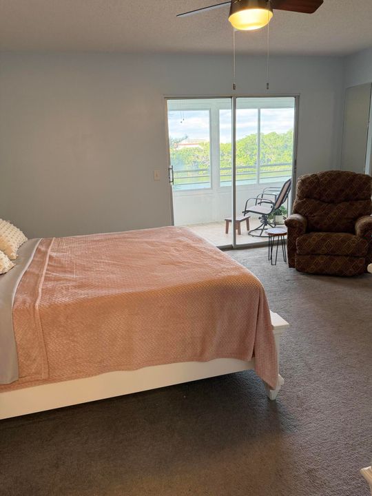 For Rent: $1,400 (1 beds, 1 baths, 738 Square Feet)