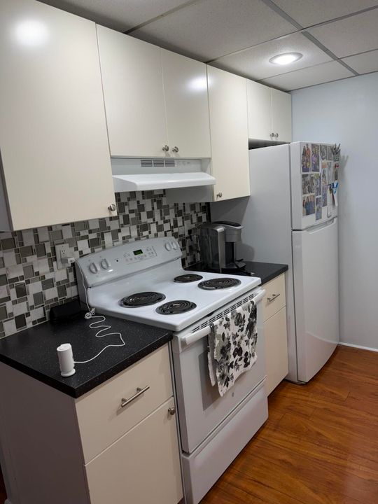 For Rent: $1,400 (1 beds, 1 baths, 738 Square Feet)