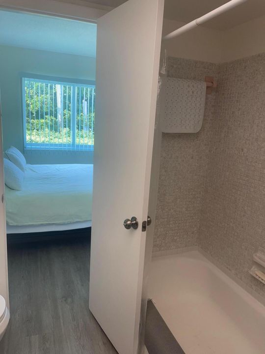 待售: $159,000 (2 贝兹, 1 浴室, 729 平方英尺)