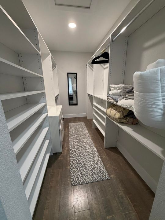 出租: $5,000 (3 贝兹, 2 浴室, 1536 平方英尺)