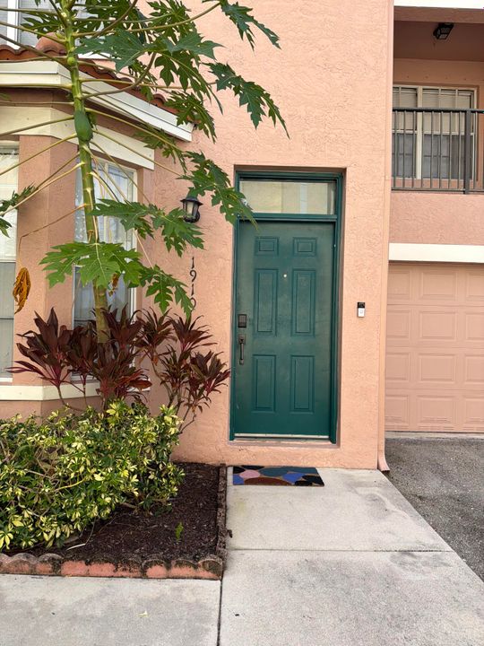 出租: $5,000 (3 贝兹, 2 浴室, 1536 平方英尺)