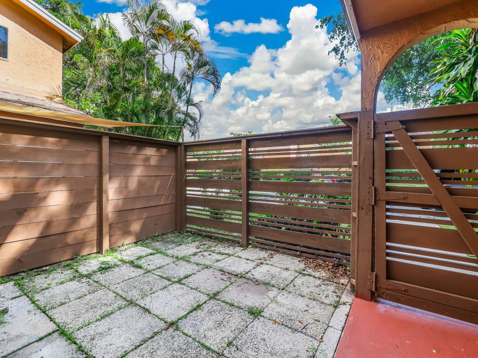 For Sale: $337,500 (3 beds, 2 baths, 1604 Square Feet)