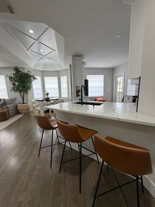 出租: $5,000 (3 贝兹, 2 浴室, 1536 平方英尺)