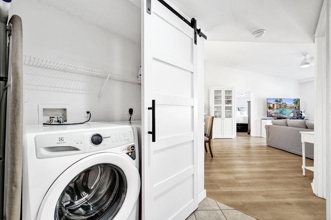 For Sale: $389,900 (2 beds, 2 baths, 1054 Square Feet)