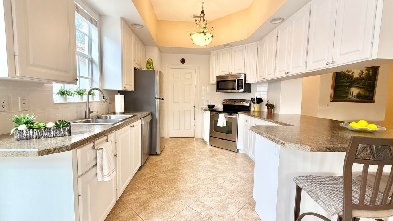 На продажу: $699,900 (3 спален, 2 ванн, 2193 Квадратных фут)