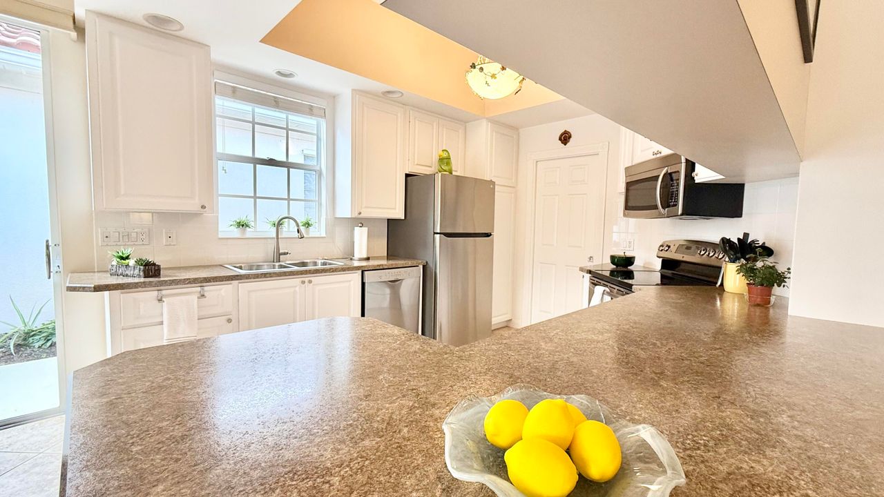 На продажу: $699,900 (3 спален, 2 ванн, 2193 Квадратных фут)