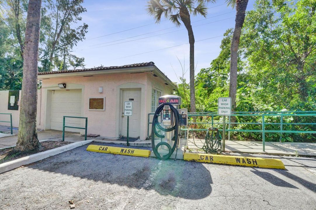 For Sale: $389,900 (2 beds, 2 baths, 1054 Square Feet)