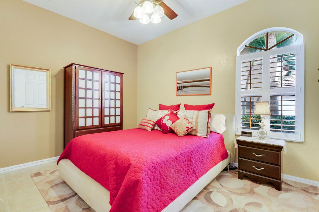 En Venta: $1,200,000 (4 camas, 2 baños, 2440 Pies cuadrados)