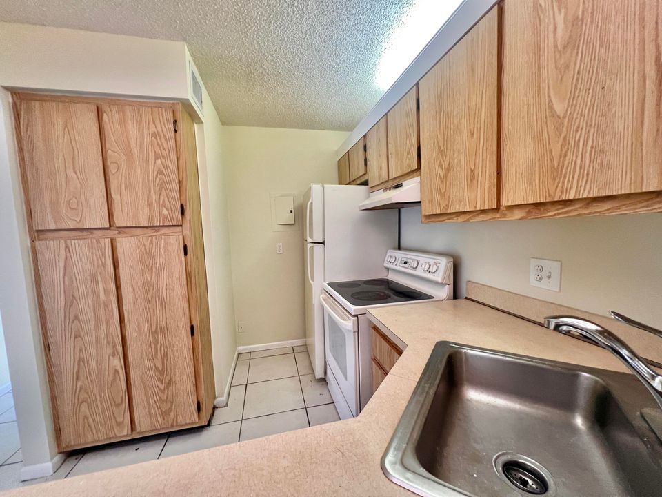 待售: $189,000 (2 贝兹, 2 浴室, 1104 平方英尺)