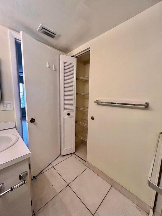 待售: $189,000 (2 贝兹, 2 浴室, 1104 平方英尺)