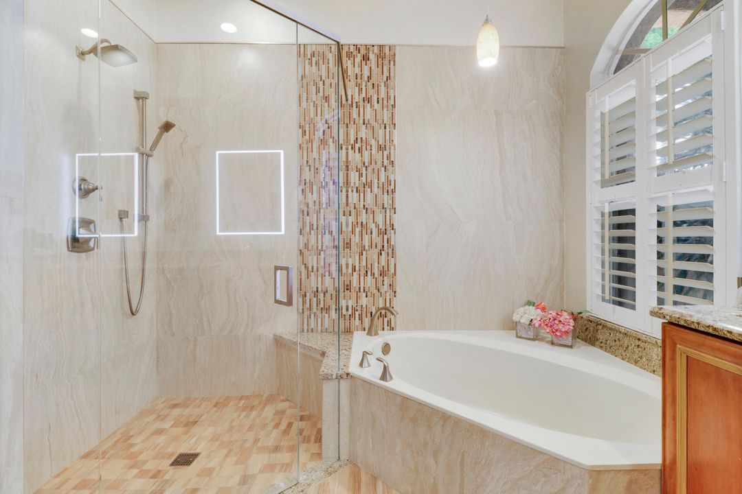 En Venta: $1,200,000 (4 camas, 2 baños, 2440 Pies cuadrados)