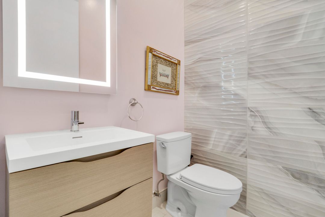 En Venta: $1,200,000 (4 camas, 2 baños, 2440 Pies cuadrados)