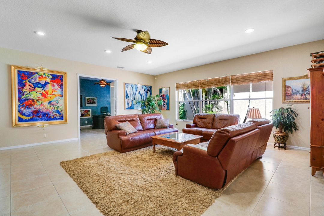 En Venta: $1,200,000 (4 camas, 2 baños, 2440 Pies cuadrados)