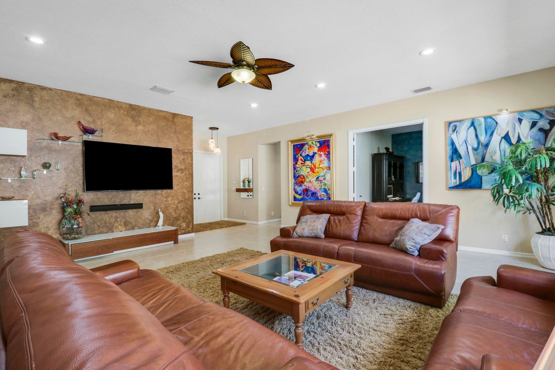 En Venta: $1,200,000 (4 camas, 2 baños, 2440 Pies cuadrados)