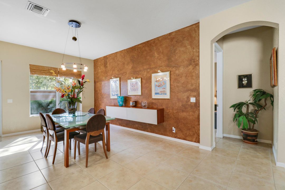 En Venta: $1,200,000 (4 camas, 2 baños, 2440 Pies cuadrados)