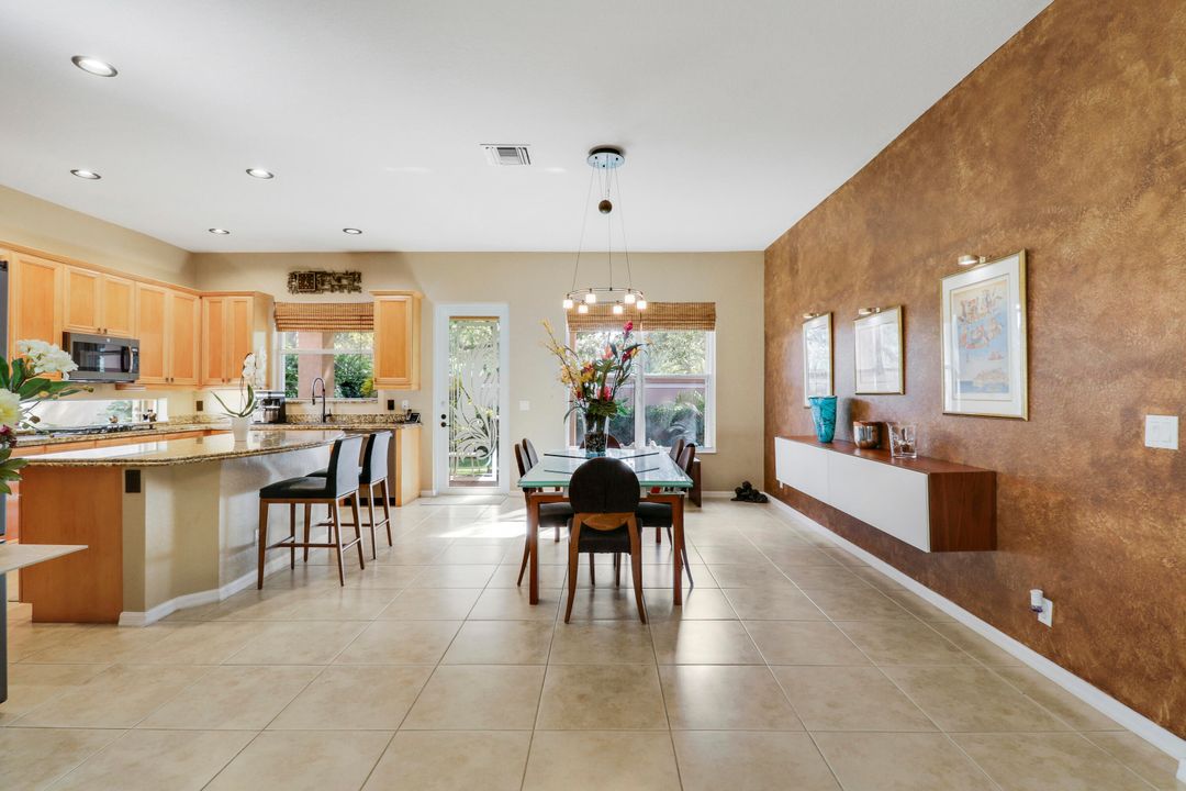 En Venta: $1,200,000 (4 camas, 2 baños, 2440 Pies cuadrados)