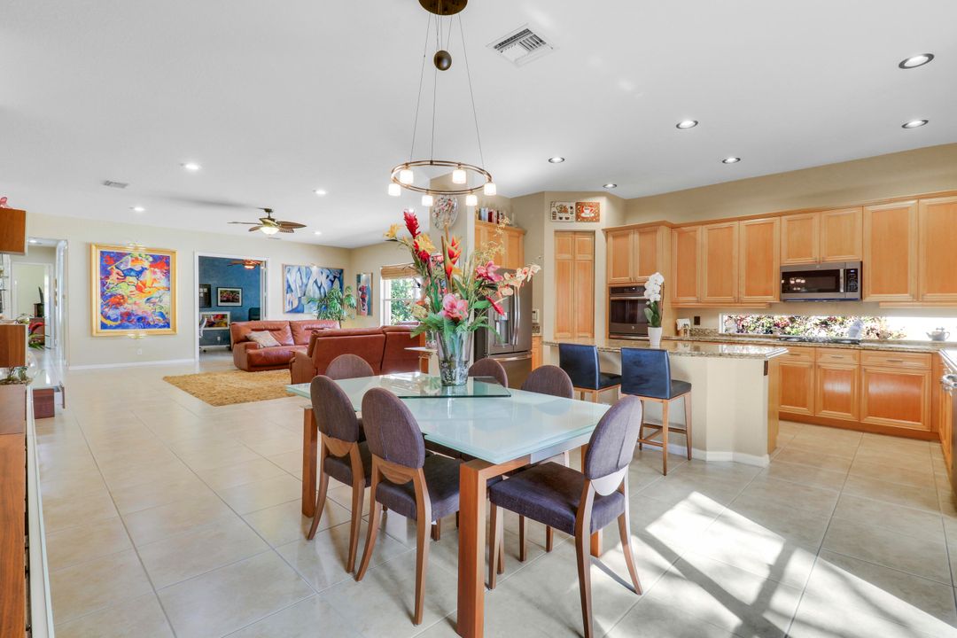 En Venta: $1,200,000 (4 camas, 2 baños, 2440 Pies cuadrados)