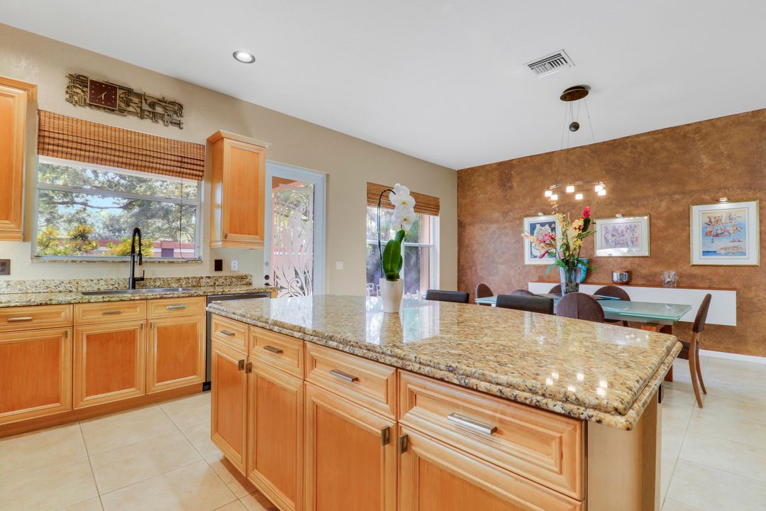 En Venta: $1,200,000 (4 camas, 2 baños, 2440 Pies cuadrados)