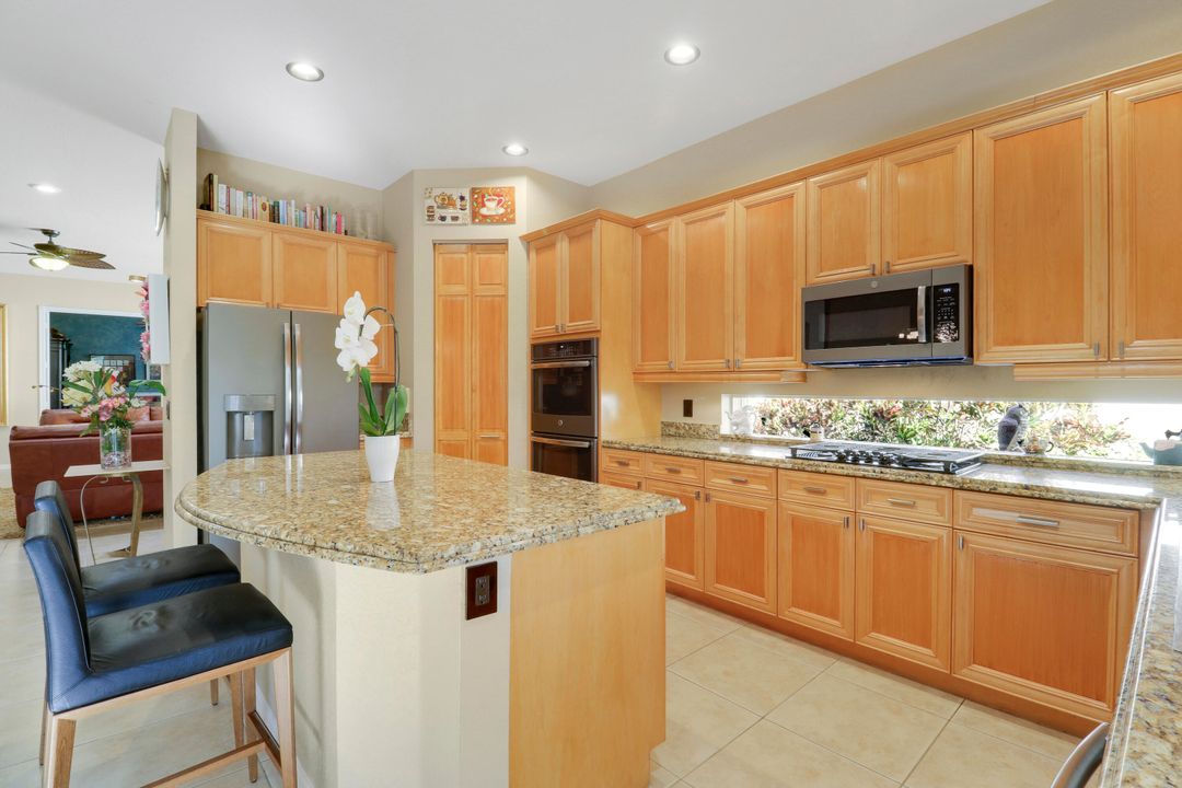 En Venta: $1,200,000 (4 camas, 2 baños, 2440 Pies cuadrados)