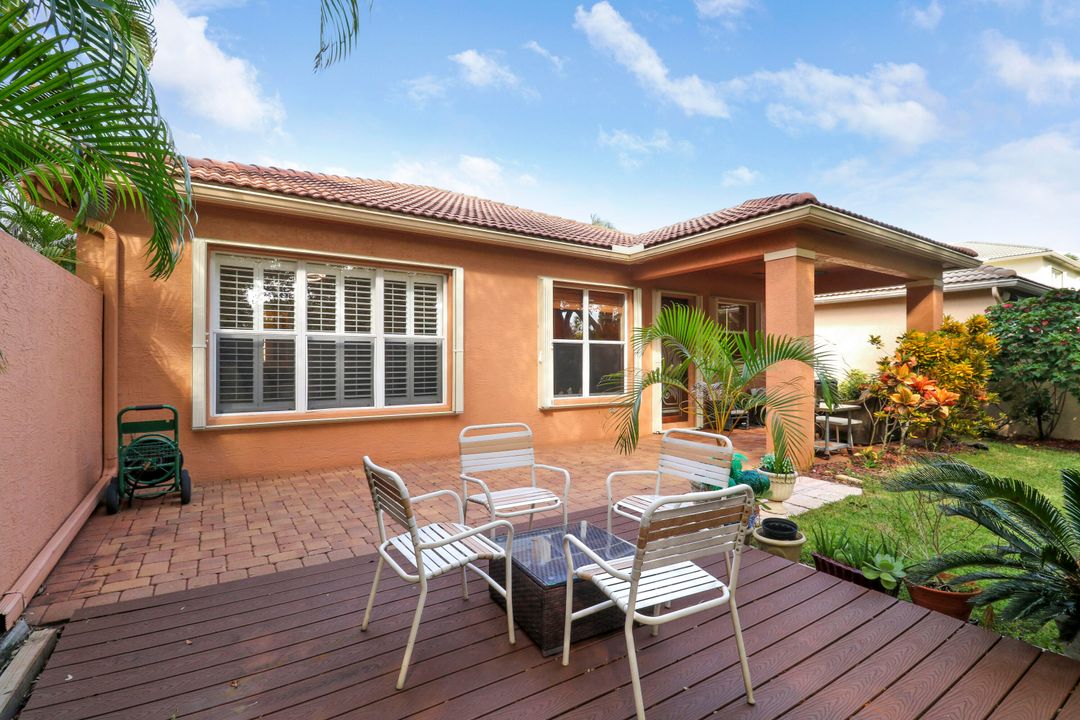 En Venta: $1,200,000 (4 camas, 2 baños, 2440 Pies cuadrados)