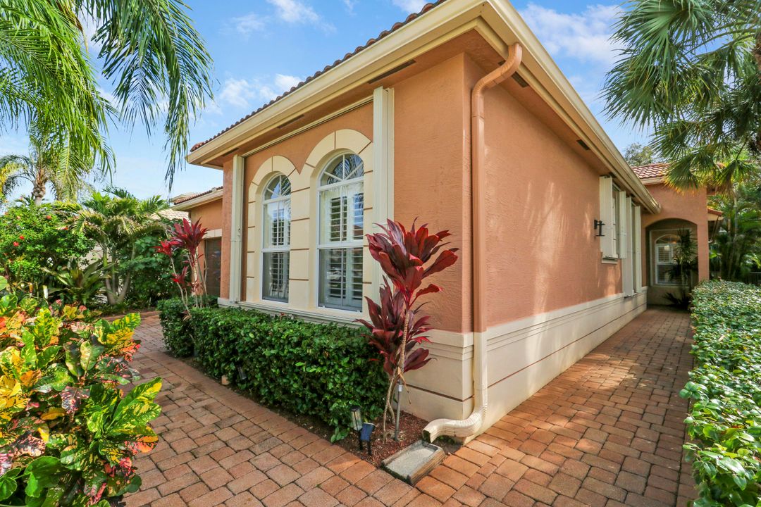 En Venta: $1,200,000 (4 camas, 2 baños, 2440 Pies cuadrados)