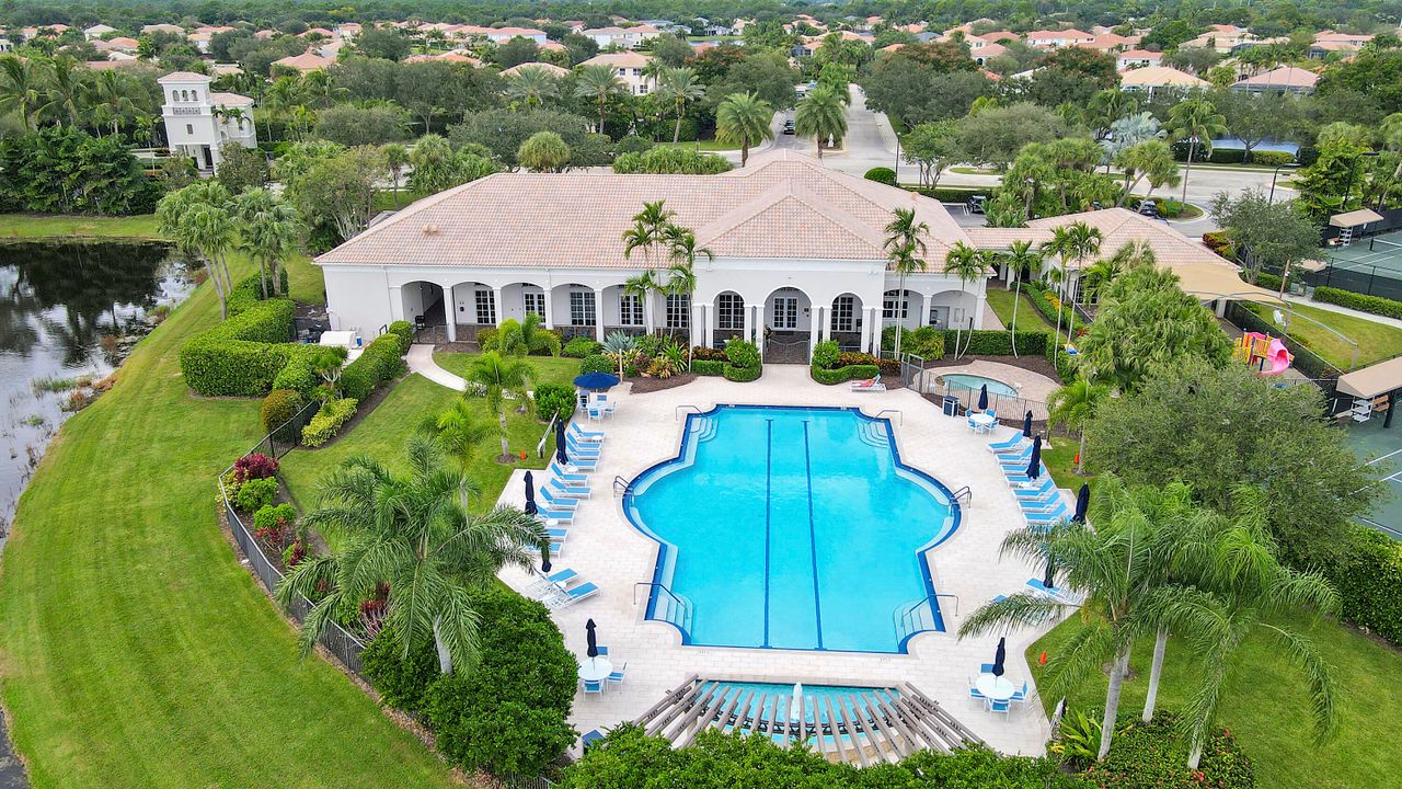 En Venta: $1,200,000 (4 camas, 2 baños, 2440 Pies cuadrados)