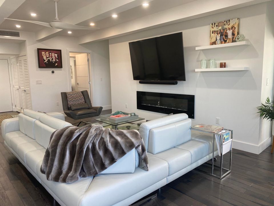 For Rent: $10,000 (3 beds, 2 baths, 1556 Square Feet)