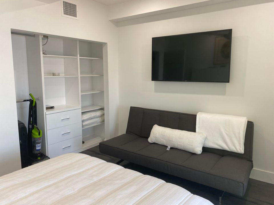 For Rent: $10,000 (3 beds, 2 baths, 1556 Square Feet)