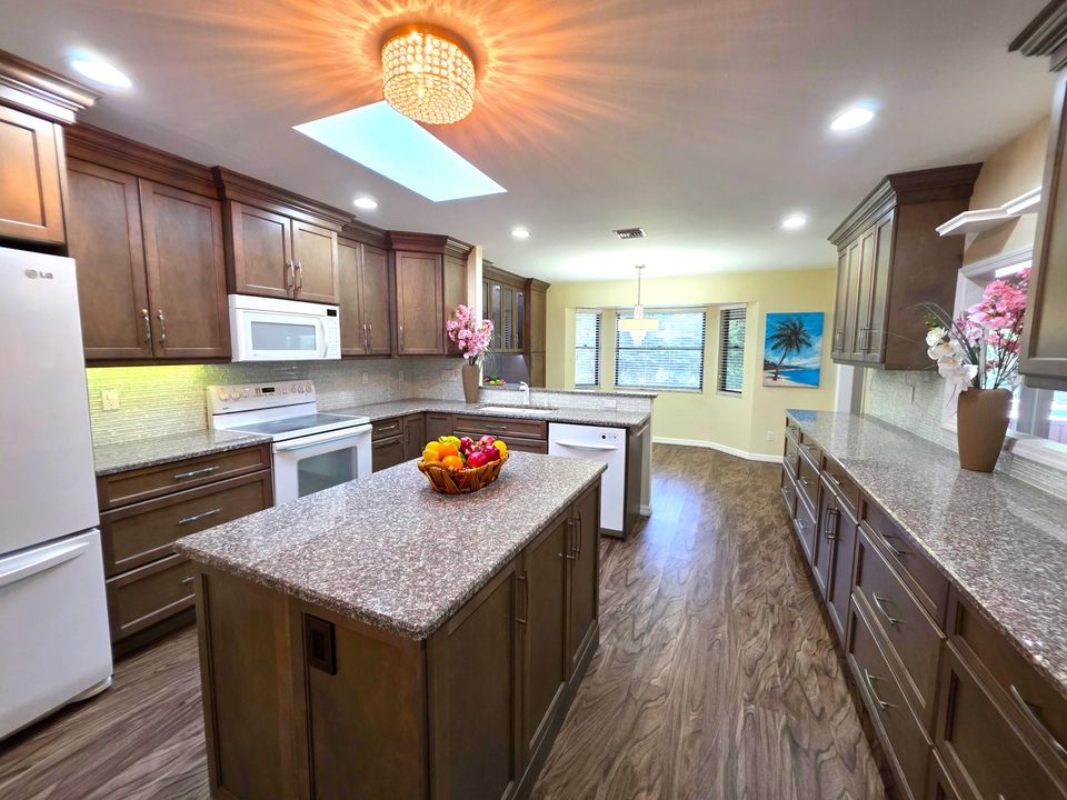 For Rent: $3,500 (3 beds, 2 baths, 2970 Square Feet)