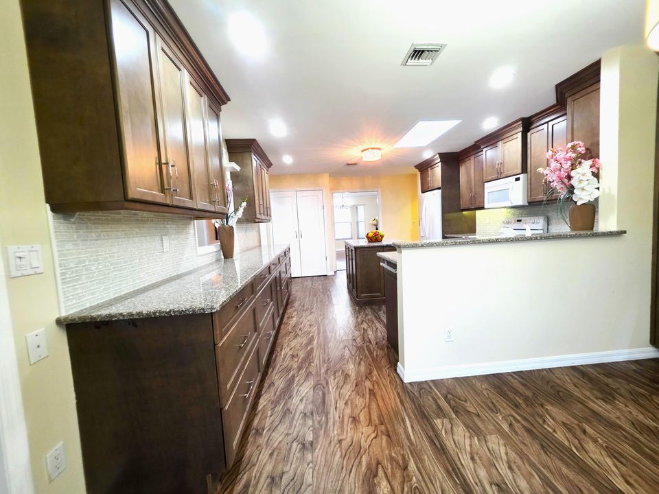 For Rent: $3,500 (3 beds, 2 baths, 2970 Square Feet)