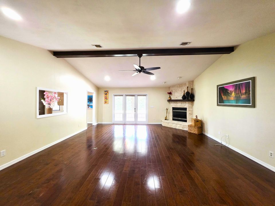 For Rent: $3,500 (3 beds, 2 baths, 2970 Square Feet)