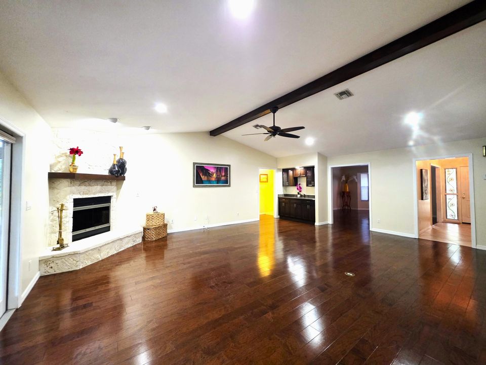 For Rent: $3,500 (3 beds, 2 baths, 2970 Square Feet)